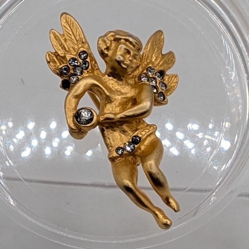 Vintage W Gold Tone Cherub Angel Brooch Rhinestone Textured Flying Cupid Pin